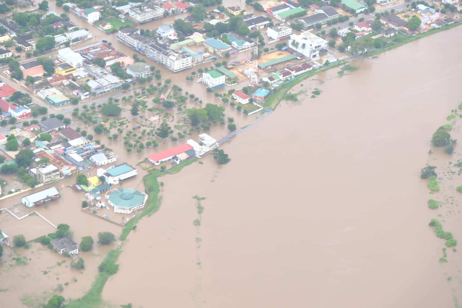 África do Sul apoia vítimas das cheias