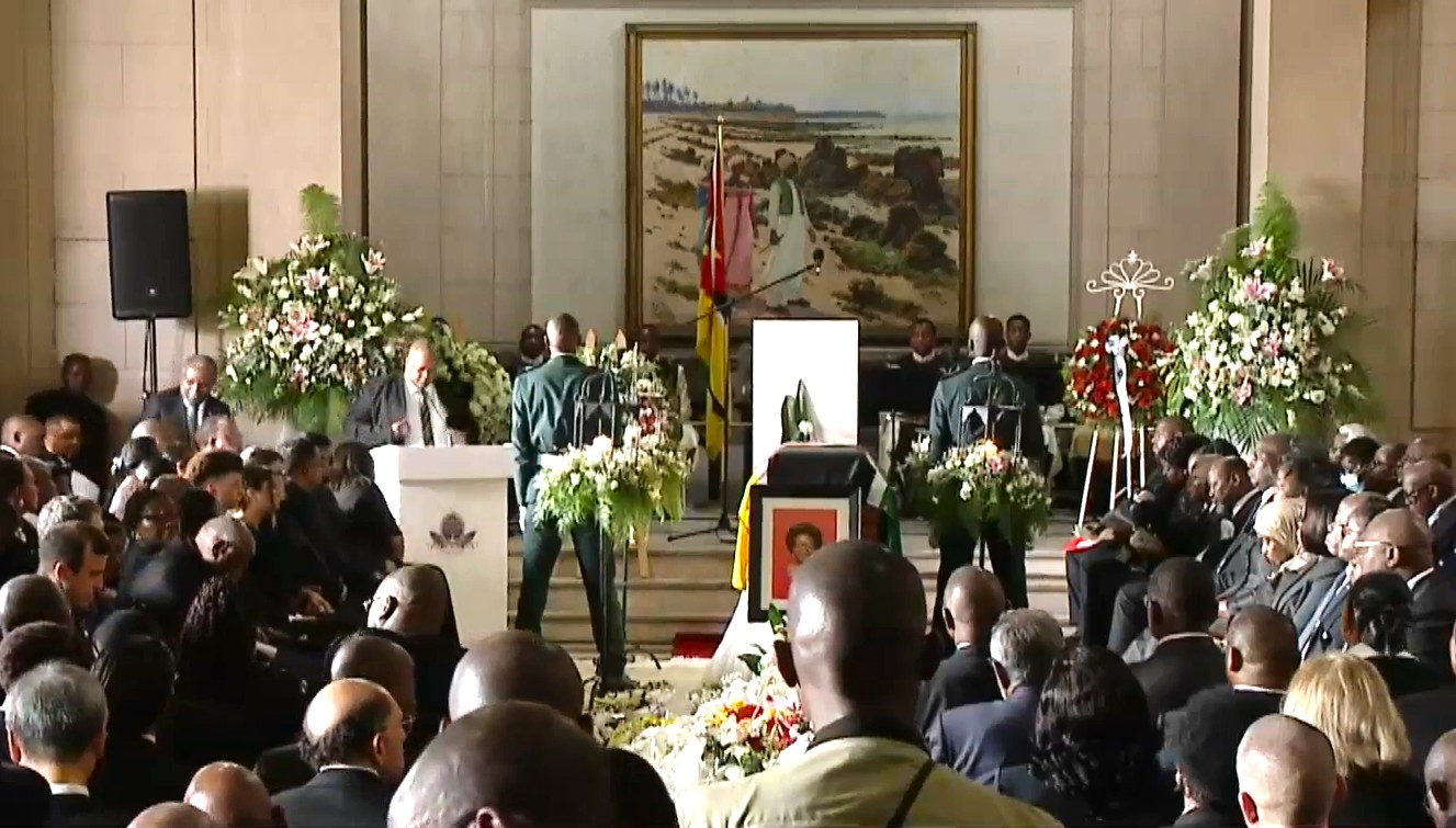 Arranca funeral oficial de Luísa Diogo