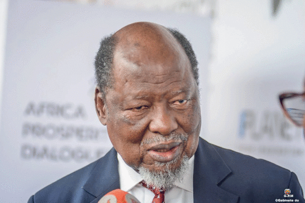 Chissano manifesta pesar pela morte de Luísa Diogo