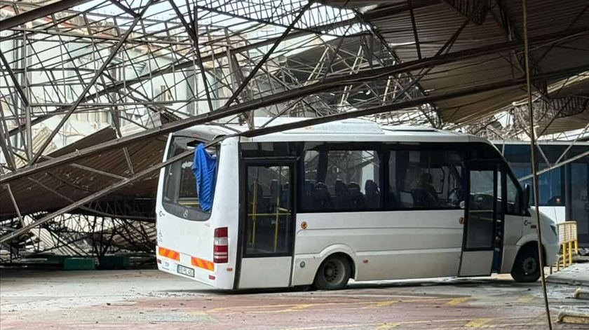 Depressão “Kristin” deixa rasto de destruição em Portugal