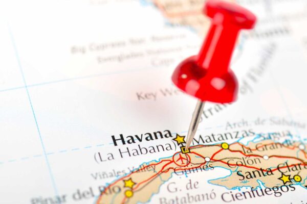 Estados Unidos anunciam dois voos humanitários para Cuba em plena tensão