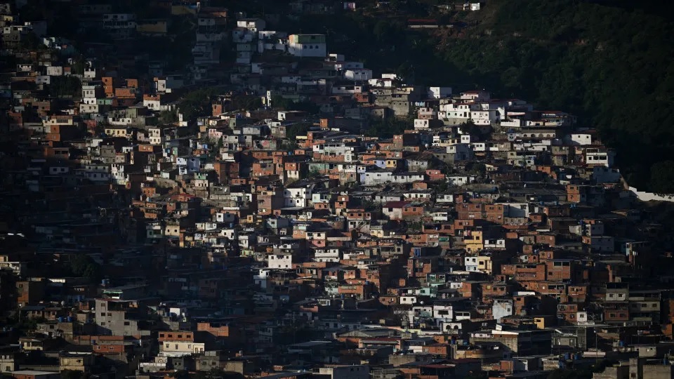 Fortes explosões ouvidas na capital da Venezuela após ameaças dos EUA