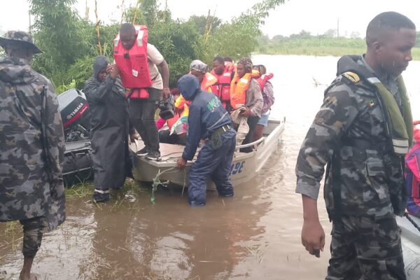 MUNICÍPIO DE BOANE: Cinco embarcações garantem travessia em Mazambanine