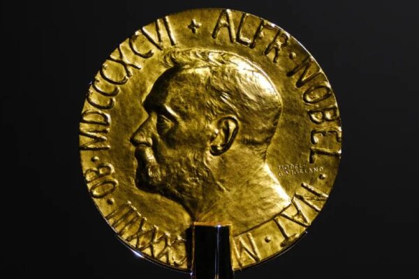 María Corina Machado oferece medalha do Nobel da Paz a Trump