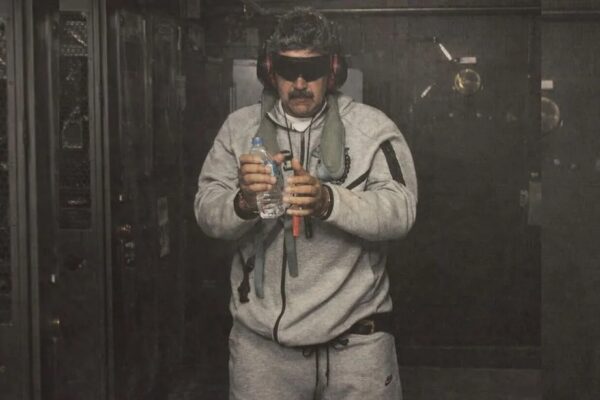 Nicolás Maduro desce de avião algemado em Nova Iorque