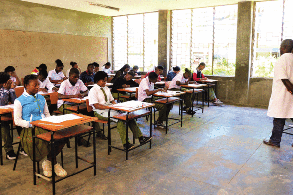 PARA DESLOCADOS DE MEMBA: Arrancam amanhã exames especiais