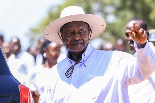 PR felicita homólogo do Uganda pela reeleição