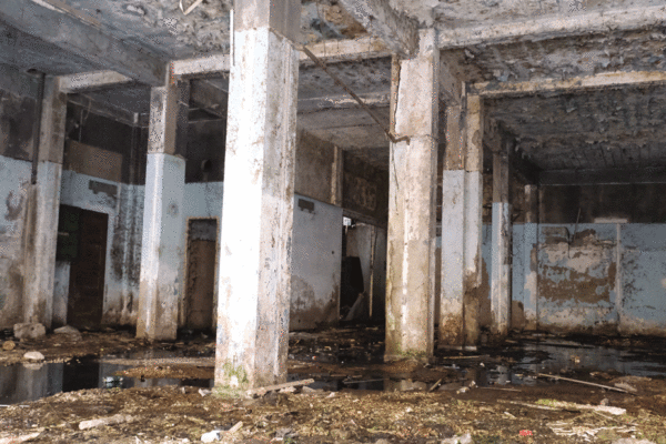 PRÉDIO “INAS” NA BAIXA DE MAPUTO: Imundície atenta à saúde pública