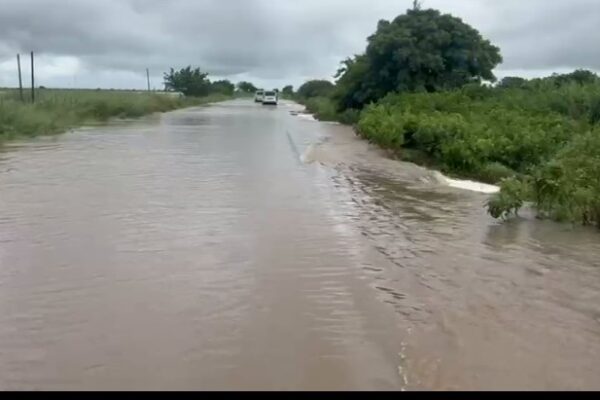 PROVÍNCIA DE MAPUTO: Suspensa circulação de viaturas no troço Incoluana-3 de Fevereiro‎‎‎