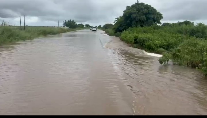 PROVÍNCIA DE MAPUTO: Suspensa circulação de viaturas no troço Incoluana-3 de Fevereiro‎‎‎