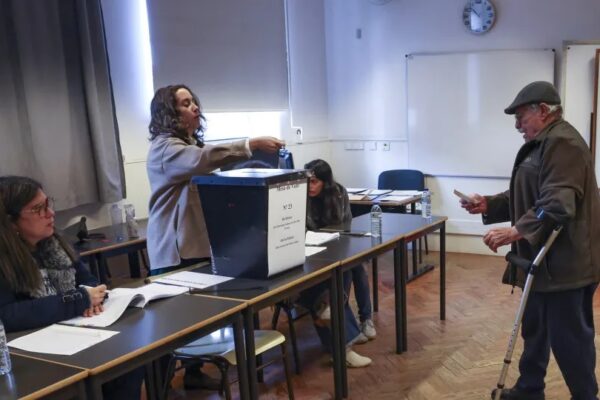 Presidenciais em Portugal: Seguro e Ventura passam à segunda volta