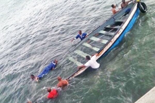 Sete desaparecidos em naufrágio no Guijá