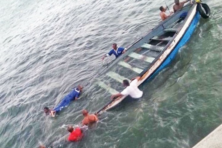 Sete desaparecidos em naufrágio no Guijá