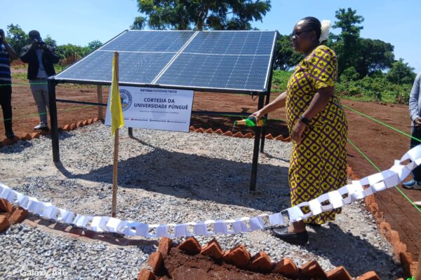 UniPúnguè oferece sistema fotovoltaico ao Centro de Saúde de Mutindiri