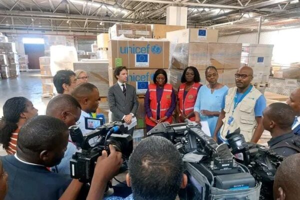 União Europeia entrega 90 toneladas de ajuda humanitária a Moçambique para resposta às cheias