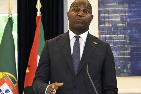 Chapo felicita Seguro e promete reforçar laços com Portugal