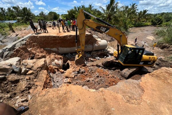 DESTRUÍDAS PELAS CHEIAS: Governo precisa de 3,5 mil milhões de dólares  para repor estradas