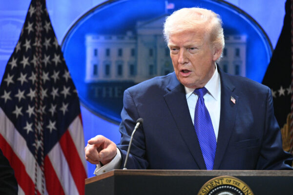 Donald Trump anuncia nova taxa global aduaneira