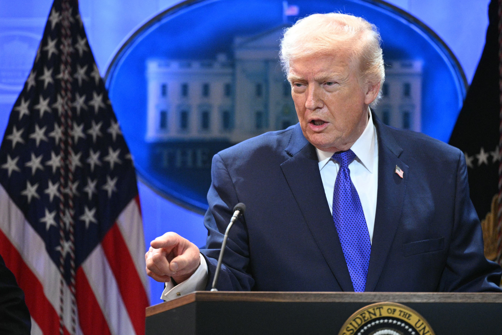Donald Trump anuncia nova taxa global aduaneira