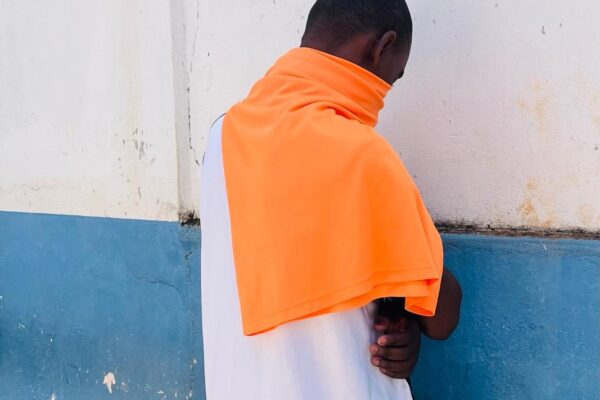 EM CHIMOIO: Agente da polícia detido por roubo de 616 mil Meticais