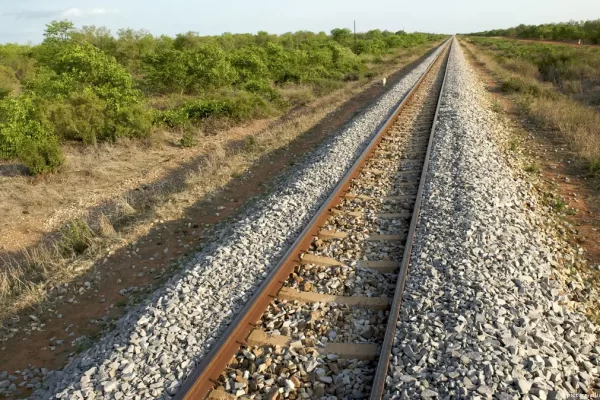Governo cria gabinete para coordenar linha férrea Norte-Sul