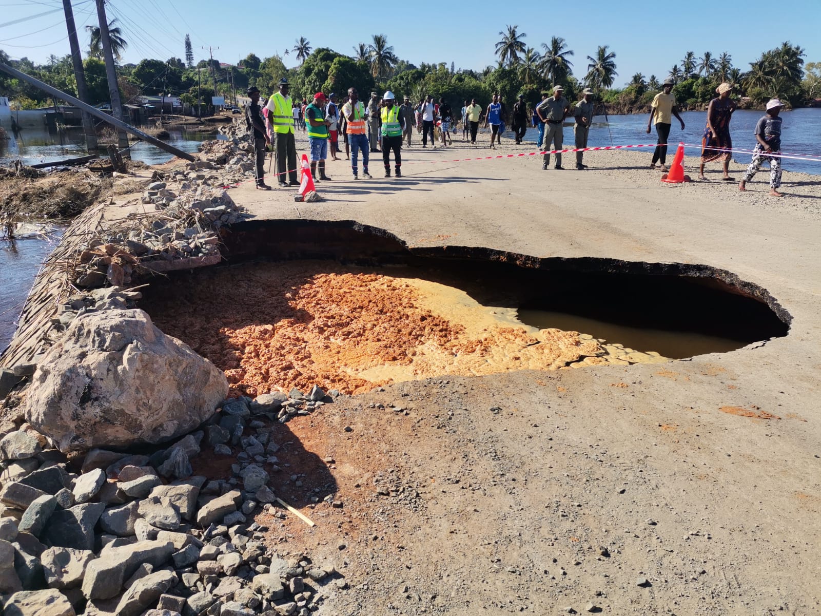 Interrompido tráfego na estrada N1