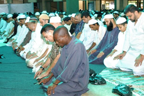 Muçulmanos iniciam amanhã  Ramadan