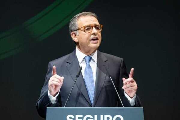PR felicita António Seguro