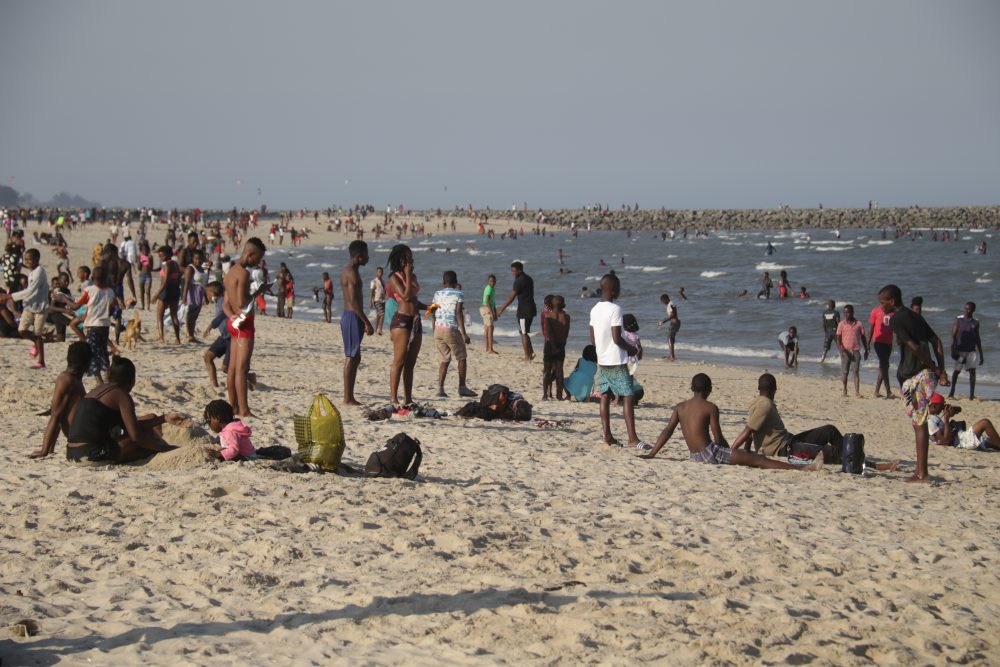 Proibido consumo e venda de álcool na praia da Costa do Sol