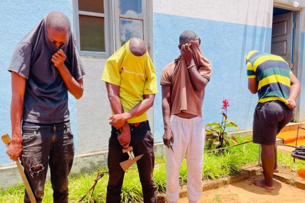 Quatro detidos por roubo e falsas qualidades