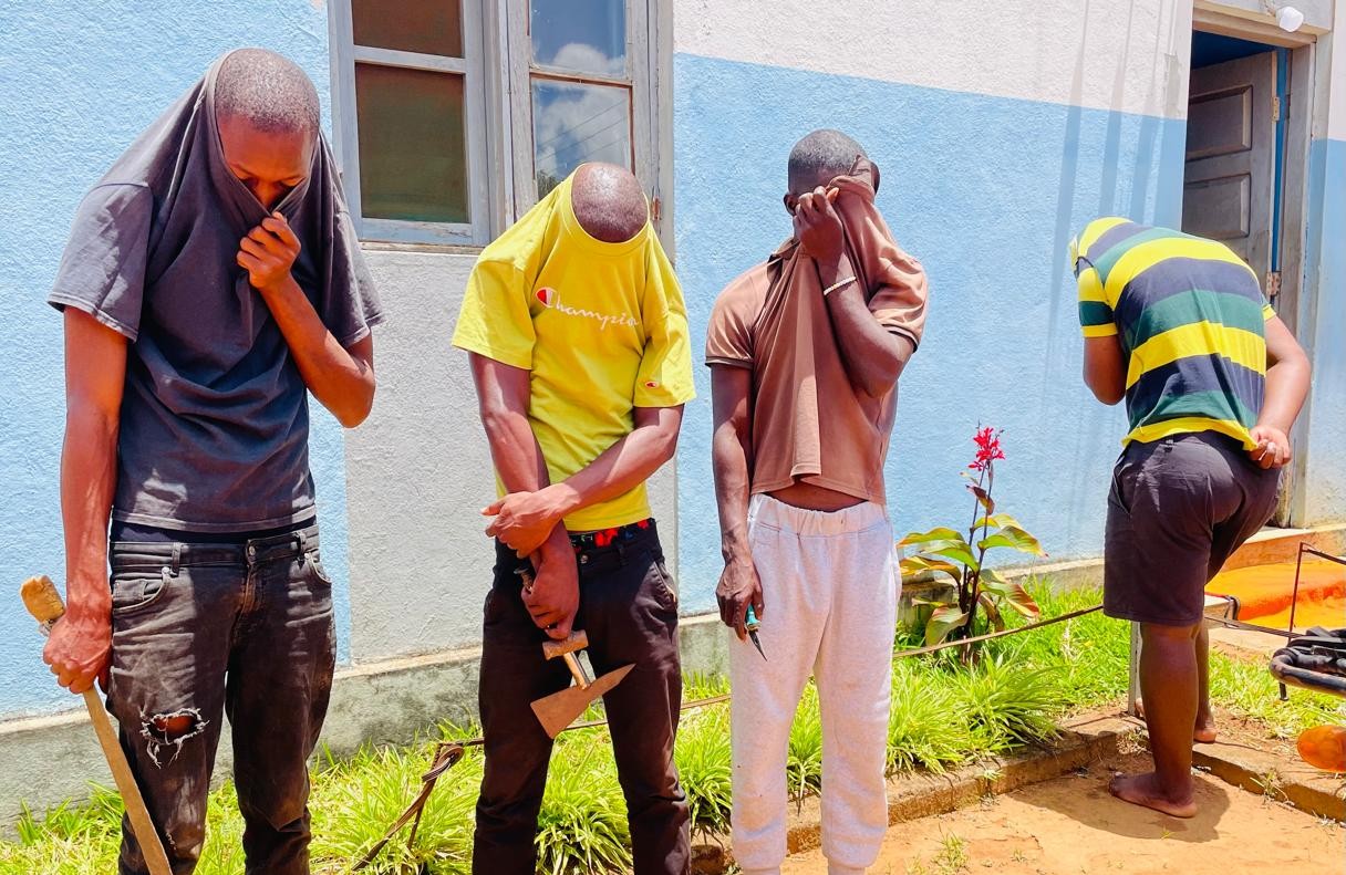 Quatro detidos por roubo e falsas qualidades