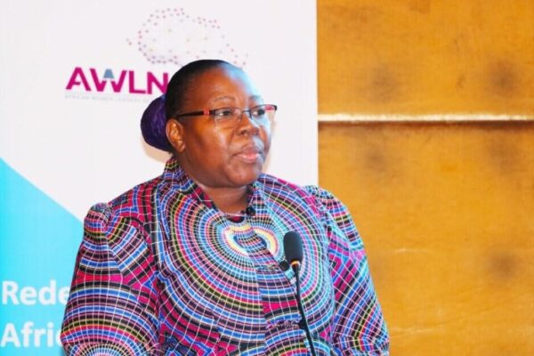 Talapa recebe activista social Alice Banze