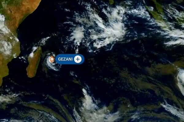 Tempestade “GEZANI” com ventos de 120 km/h