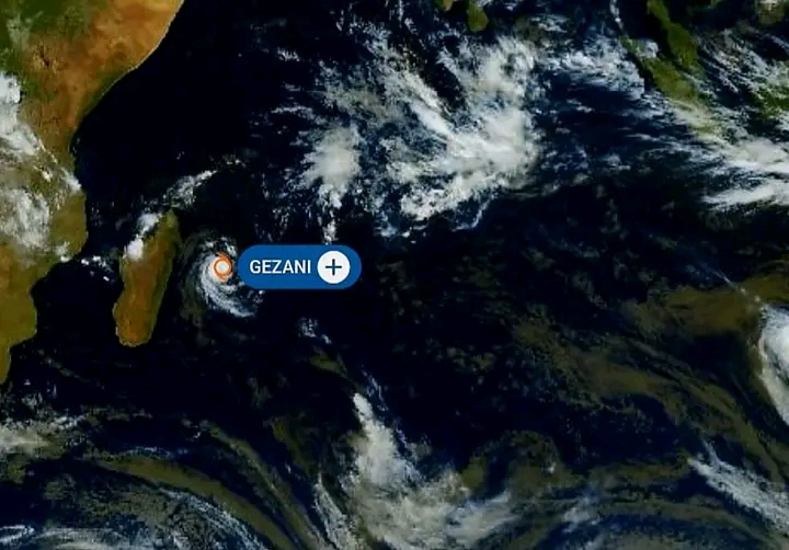 Tempestade “GEZANI” com ventos de 120 km/h