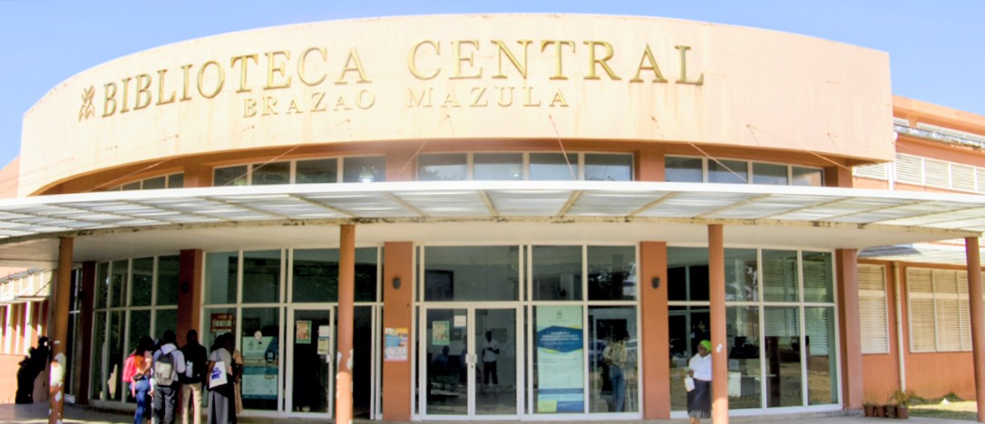 Vandalizada Biblioteca Central Brazão Mazula na UEM