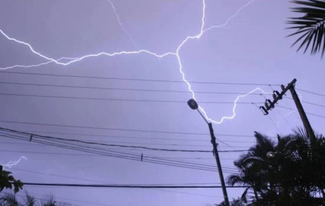 Zambézia: Descargas atmosféricas matam duas pessoas e ferem sete em Pebane
