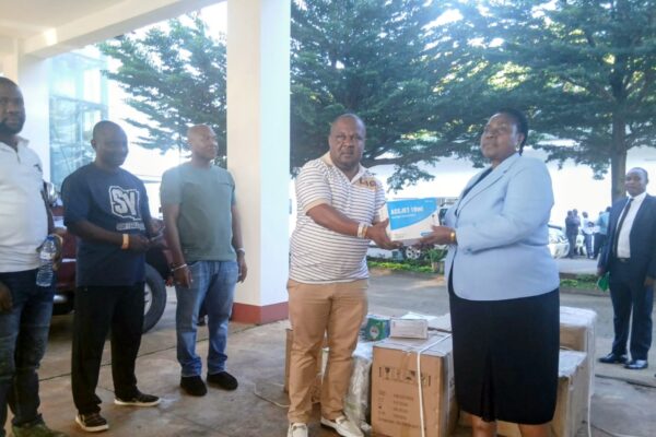 Comunidade nigeriana oferece medicamentos ao HPC