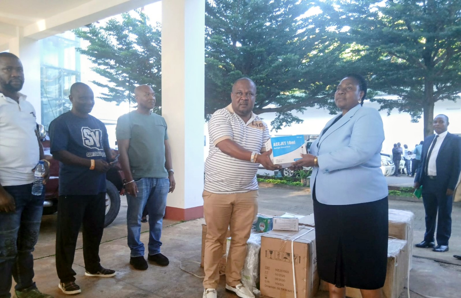Comunidade nigeriana oferece medicamentos ao HPC