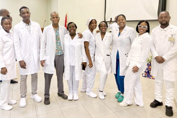 DIA DO MÉDICO: Chefe do Estado destaca papel da classe no fortalecimento da saúde