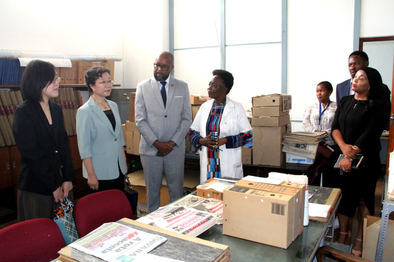 Embaixadora chinesa visita AIM e projeta nova dinâmica de cooperação institucional