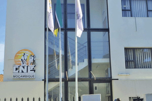 Esménia Mualeia substitui Ndiça Massinga na CNE