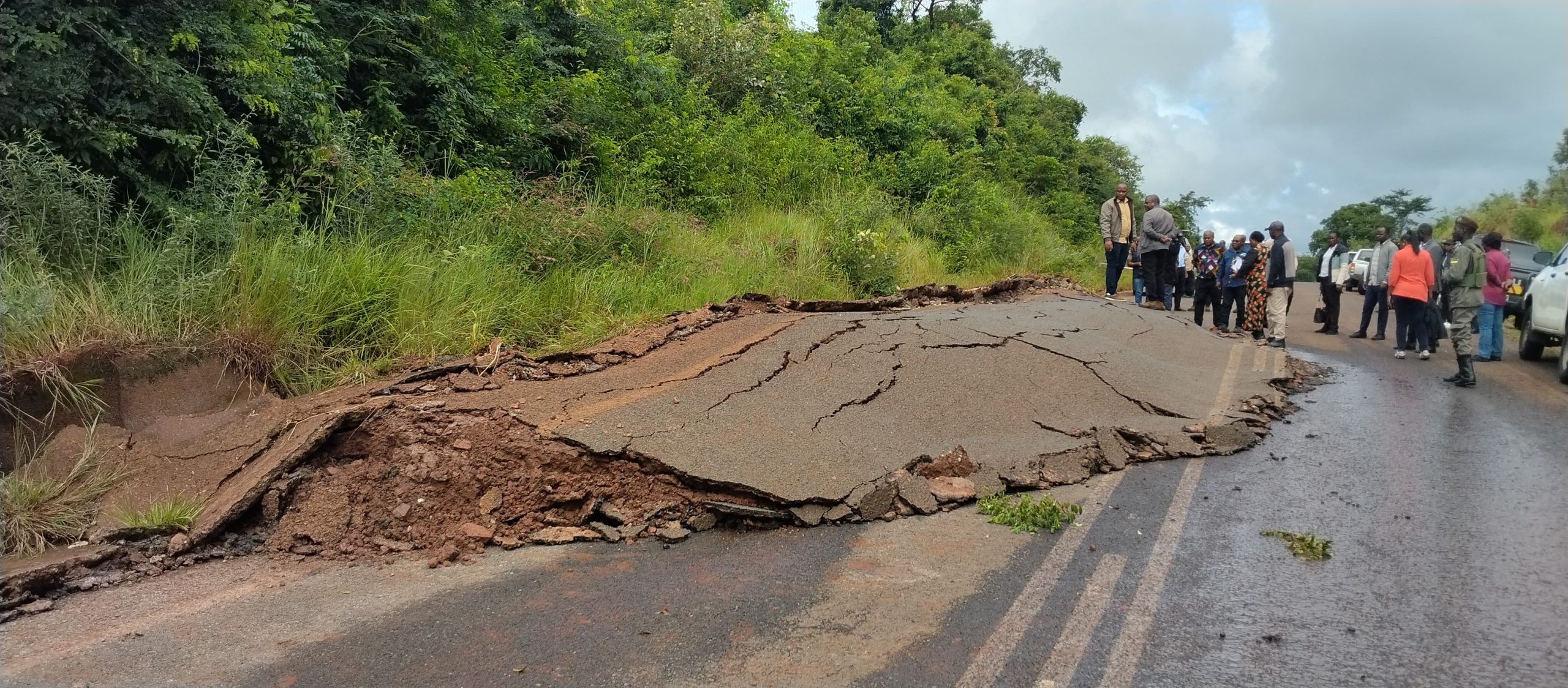 Estranha erupção ameaça estrada N260