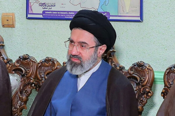 Filho de Khamenei sucede ao pai