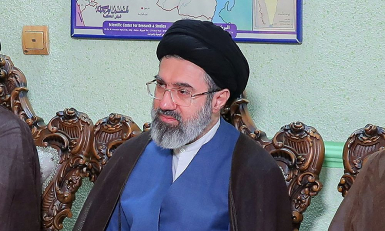 Filho de Khamenei sucede ao pai