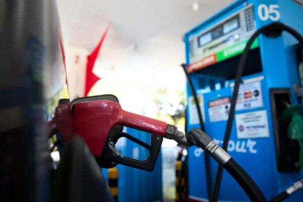 Irão ameaça travar exportação de petróleo
