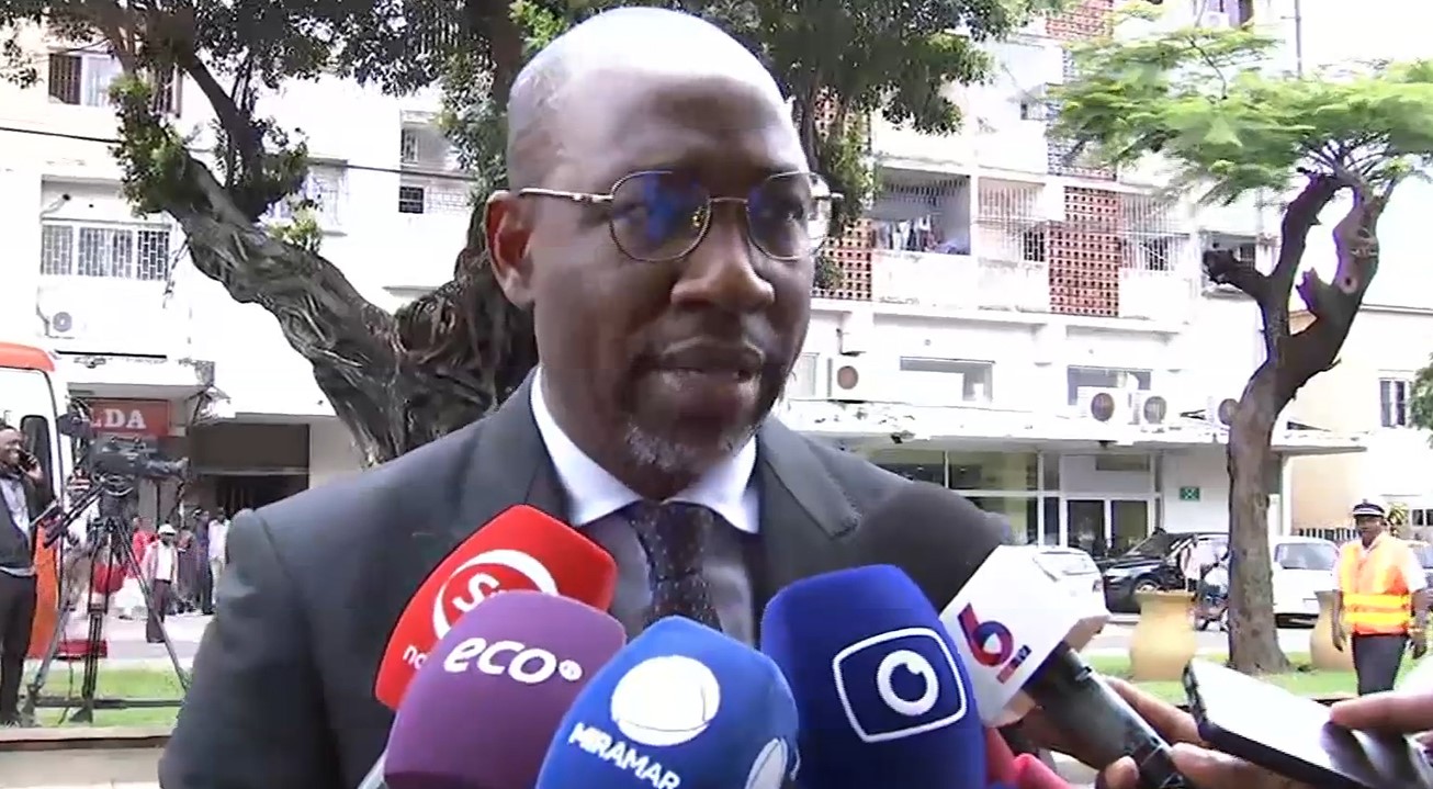 Matlombe suspende quatro concursos da Agência Metropolitana de Maputo