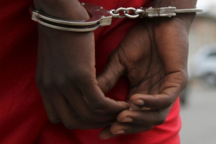 PRM detém cidadão congolês por falsificação de documentos em Maputo