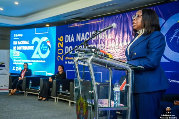 Primeira-Ministra defende reforço na arrecadação de receitas