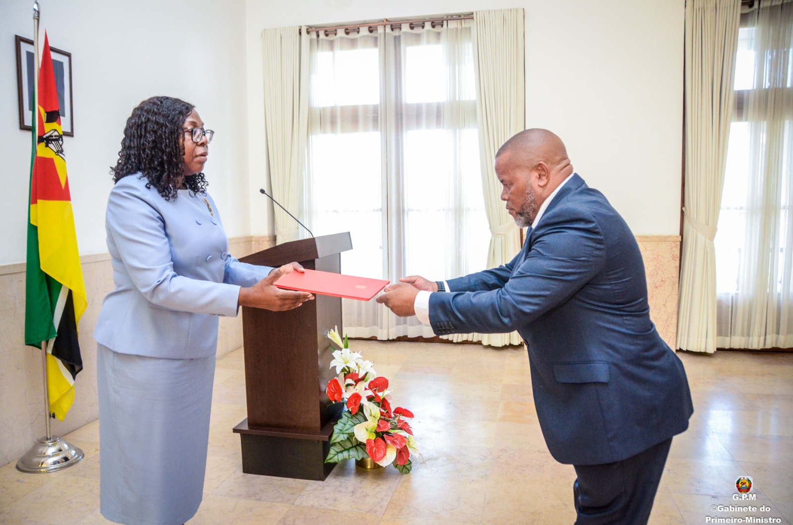 Primeira-Ministra empossa Mário Albino como novo PCA da Rádio Moçambique