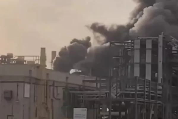 Refinaria atingida na Arábia Saudita